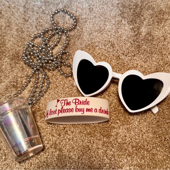 Bridal Accessories Set with Medium Robe, size 9 Slippers, Heart Sunglasses … - Picture 6 of 7